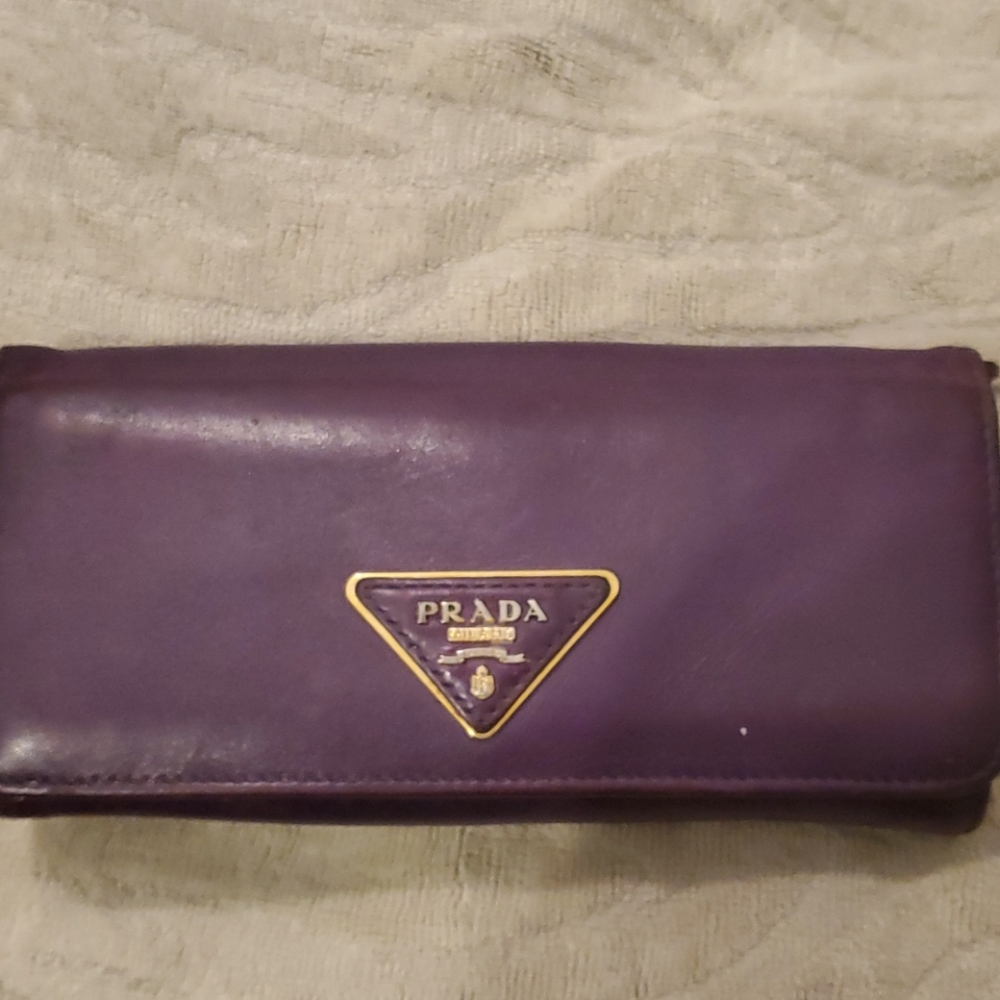 Prada wallet 100 authentic